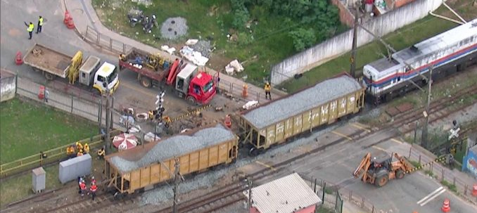 Trem descarrila perto da Estação Itapevi e circulação na Linha-8 da CPTM é prejudicada